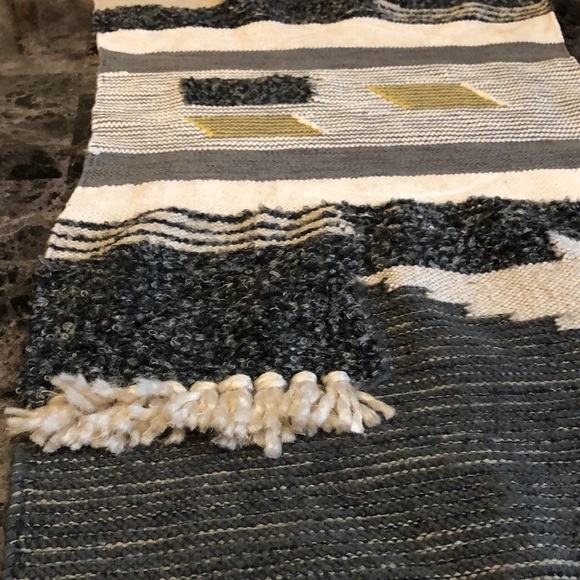 Table runner - Picture 5 of 6